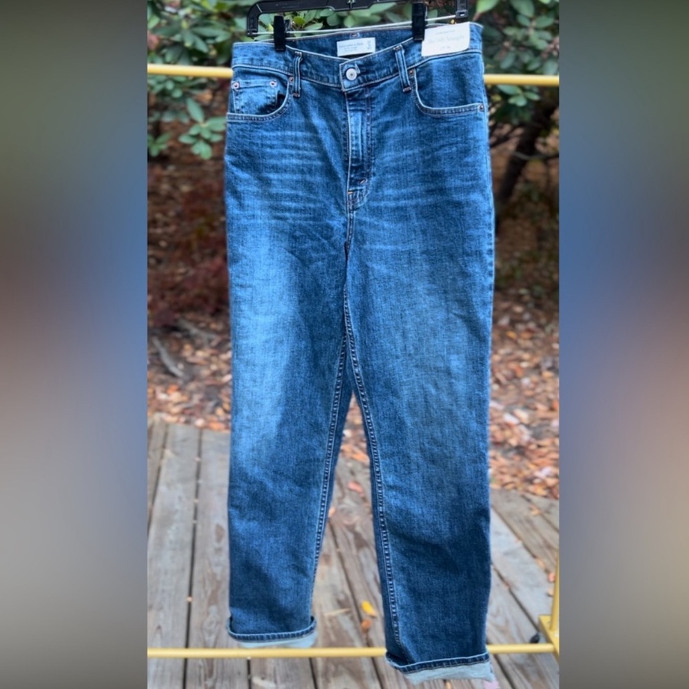 NWT Abercrombie 90s Straight Ultra High Rise Jeans